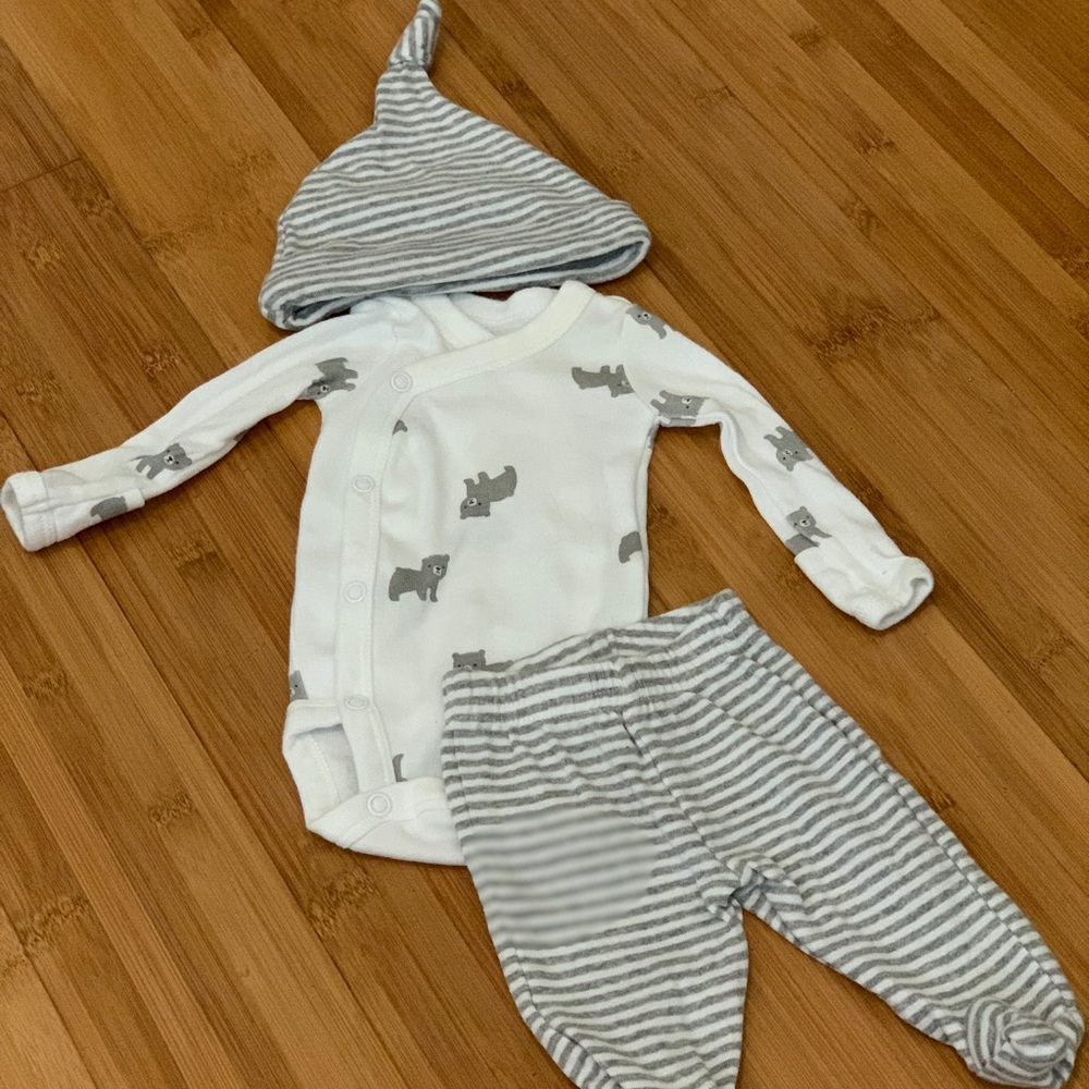 LIKE NEW Adorable Kimono style preemie set